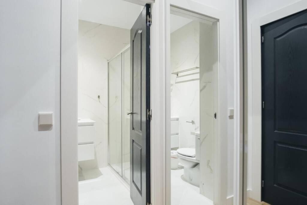 Apartamentos Plaza De Pedro Zerolo III Madrid Exterior photo