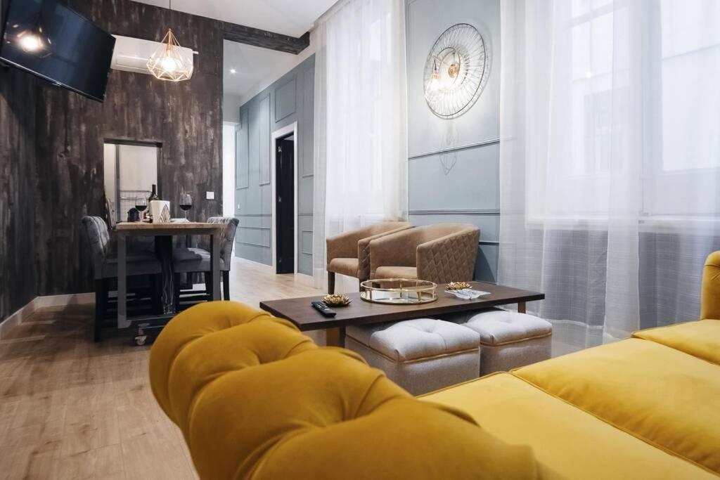 Apartamentos Plaza De Pedro Zerolo III Madrid Exterior photo