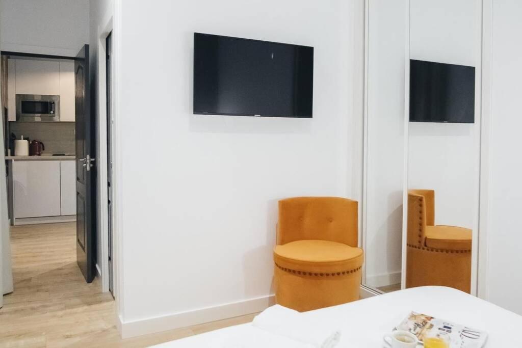 Apartamentos Plaza De Pedro Zerolo III Madrid Exterior photo